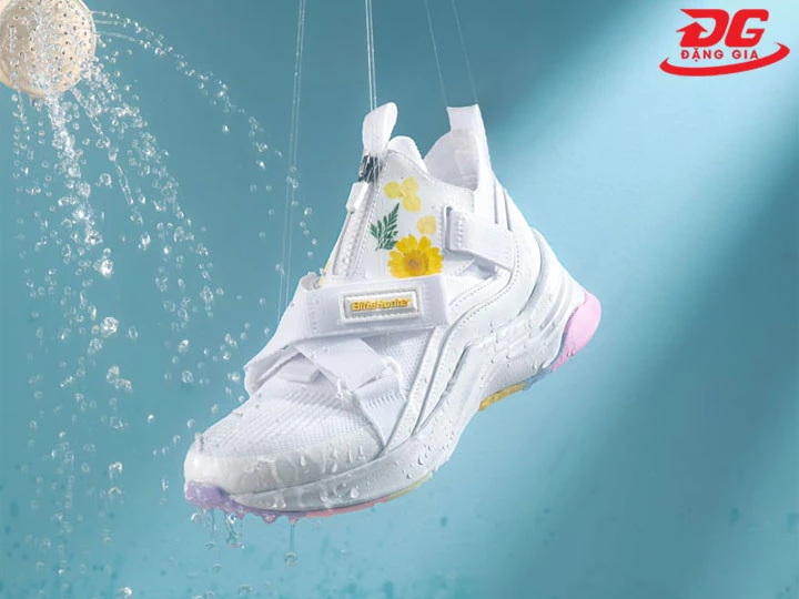 hướng dẫn làm sạch giày trắng bằng dung dịch chuyên dụng