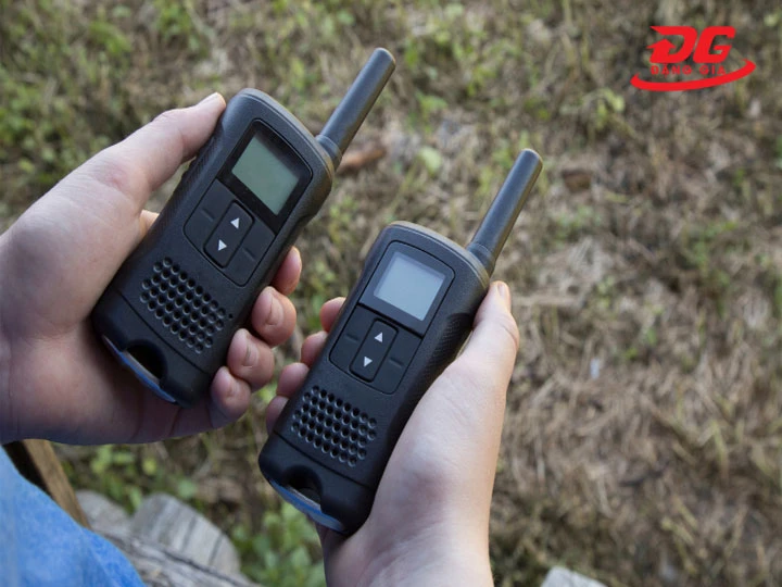 Bộ đàm 2 cái: Liên lạc tiện lợi, Tiết kiệm, Hiệu quả cao