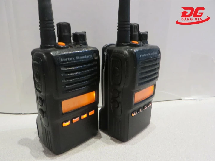Máy bộ đàm chống nước Vertex Standard VX 824