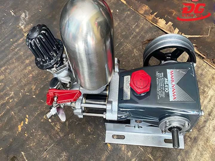 Máy rửa xe dây đai 5HP Maruyama Japan