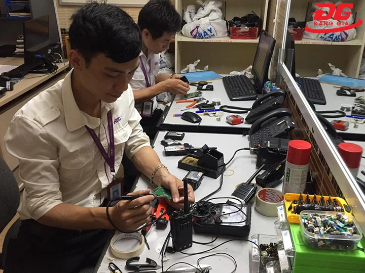 Khi nào nên mang bộ đàm đến trung tâm sửa chữa?