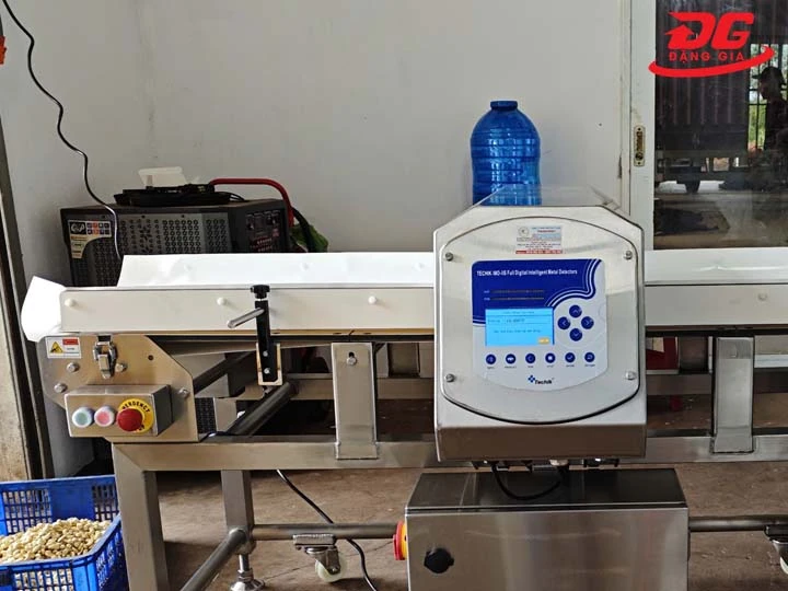 màn hình máy dò kim loại hạt điều