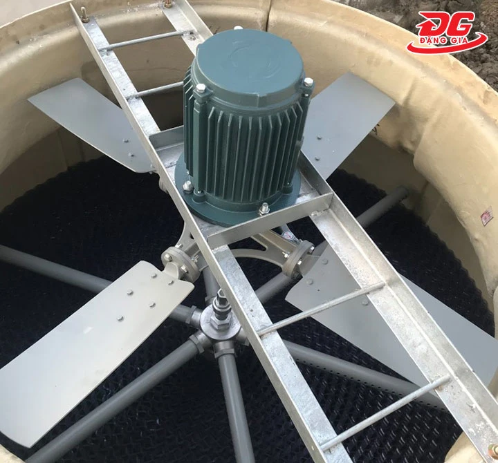 động cơ và cánh quạt của Alpha 30RT