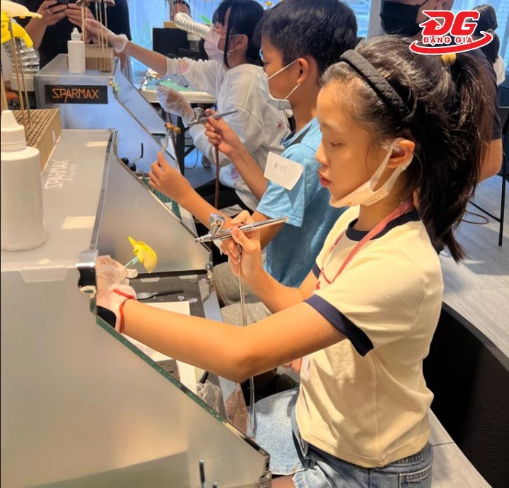 dùng máy nén khí Sparmax phun sơn