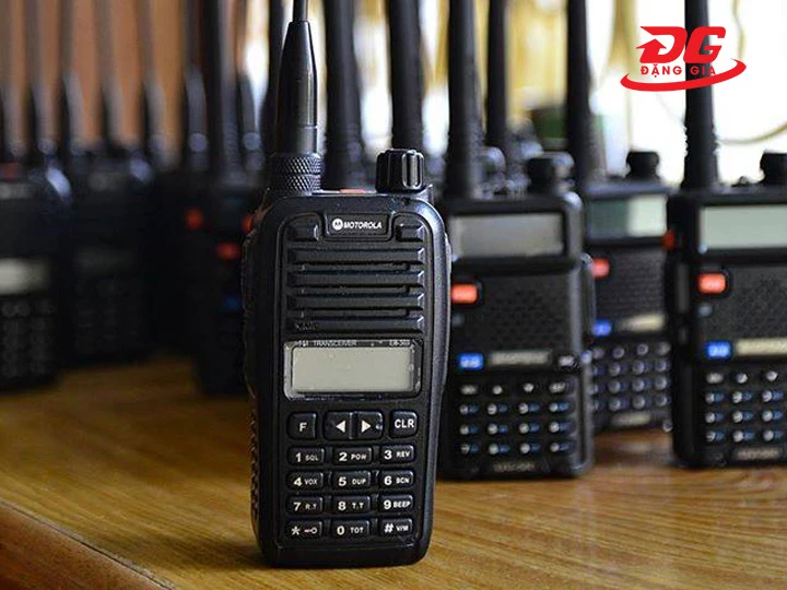 Bán bộ đàm VHF