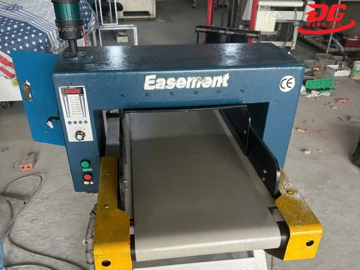 cách vệ sinh Máy rà kim loại Easement