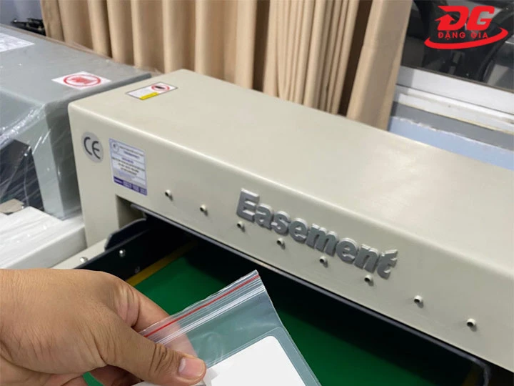 hình ảnh Máy rà kim loại băng tải Easement HD-680C