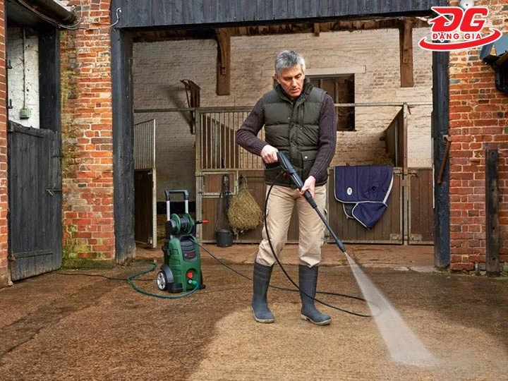 máy rửa xe Đức vệ sinh mạnh mẽ