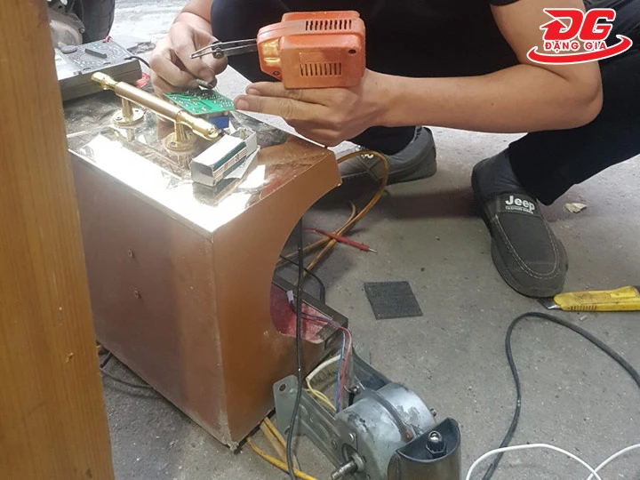 sửa máy đánh giày