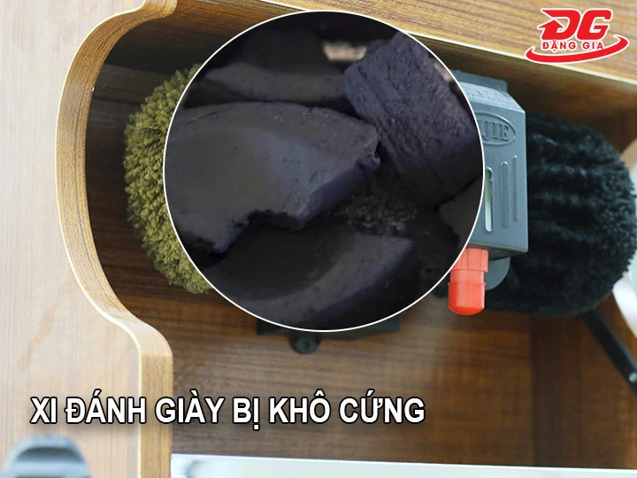 xi đánh giày bị khô cứng