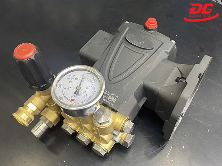 Máy rửa xe Ý bền bỉ