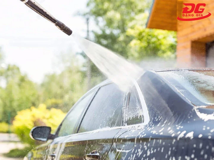 Máy rửa xe Ý mạnh mẽ