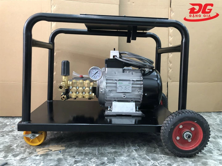 Máy rửa xe URALI AR U30-1410F