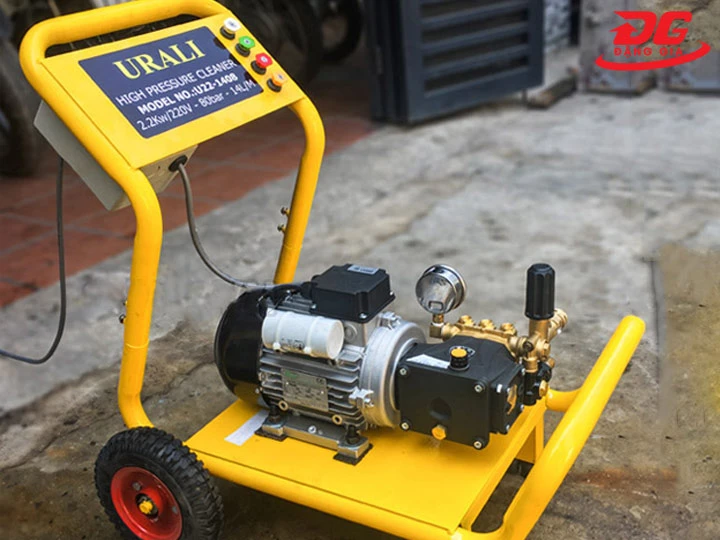 Máy rửa xe của Ý Urali