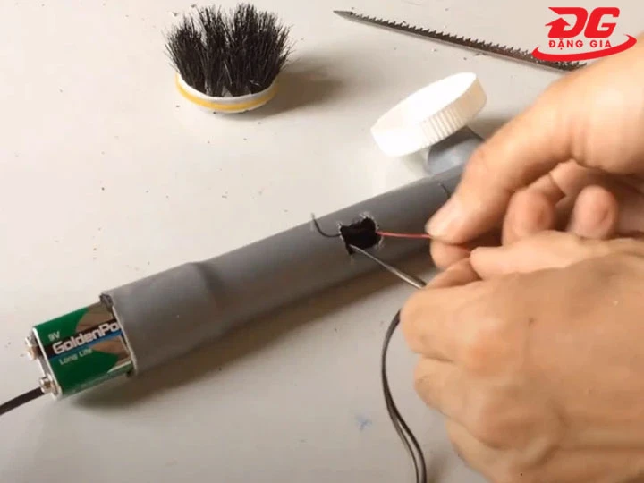 cấu tạo máy đánh giày tự chế