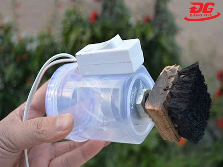 Mẹo tự chế máy đánh giày Bền - Rẻ - Đẹp từ vật liệu sẵn có