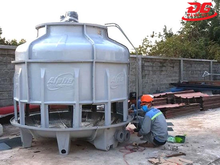 tháp hạ nhiệt kho lạnh có thiết kế khép kín