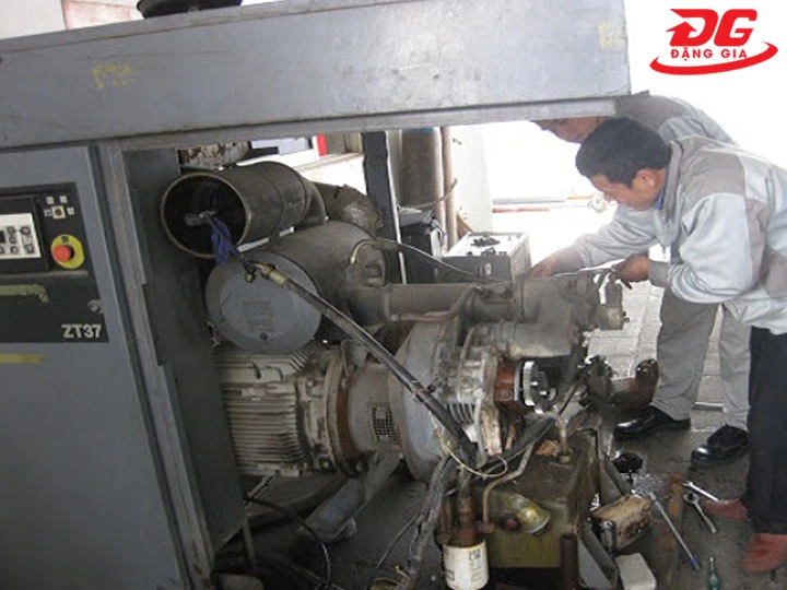 máy nén khí trục vít bị hao dầu chữa ở đâu