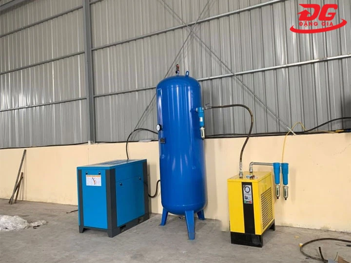 máy nén khí trục vít bị hao dầu do để máy chạy quá tải