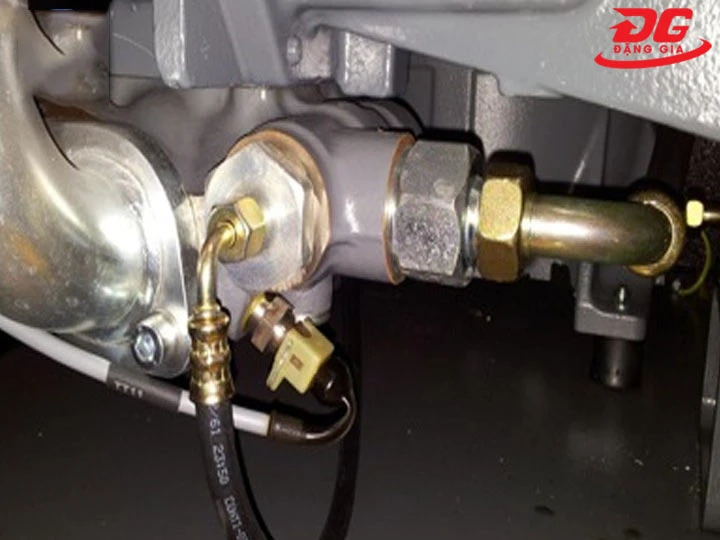 máy nén khí trục vít bị hao dầu do trục vít mòn