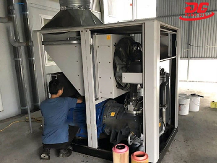 máy nén khí trục vít bị hao dầu tốn chi phí sửa cao