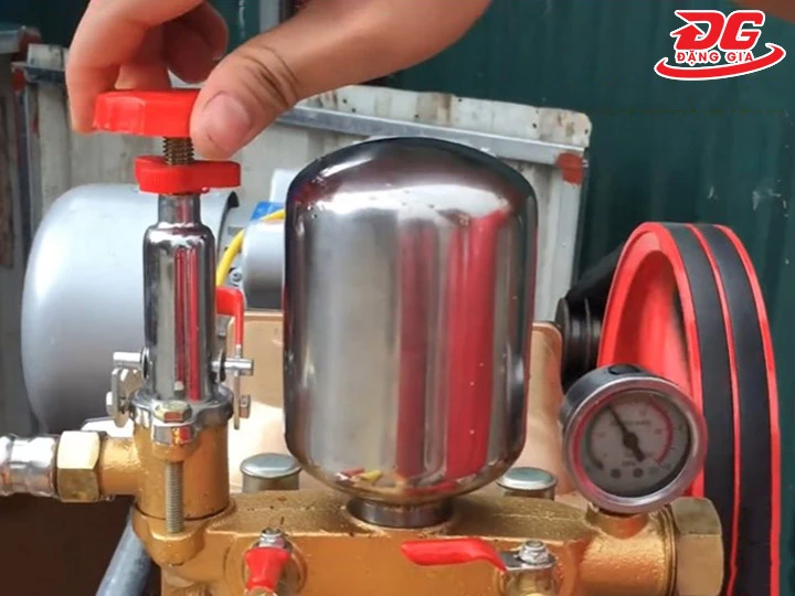 chỉnh áp máy rửa xe dây đai