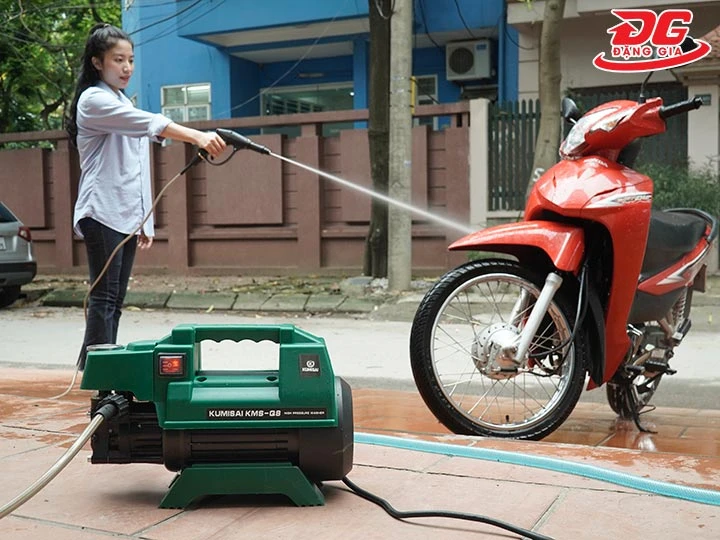 sử dụng máy rửa xe