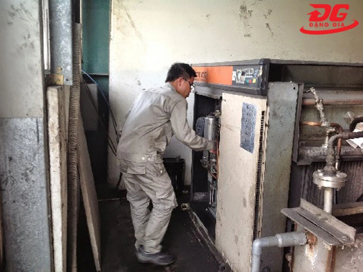 máy nén khí Sullair bảo trì hết bao tiền