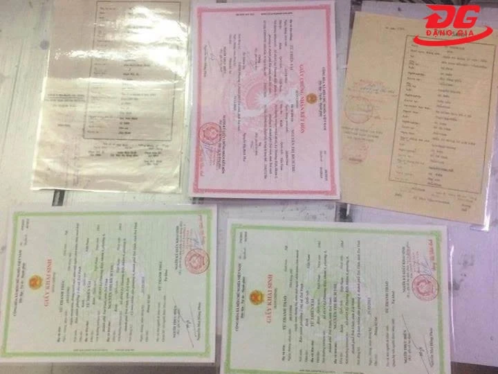 Máy ép dẻo ép tài liệu