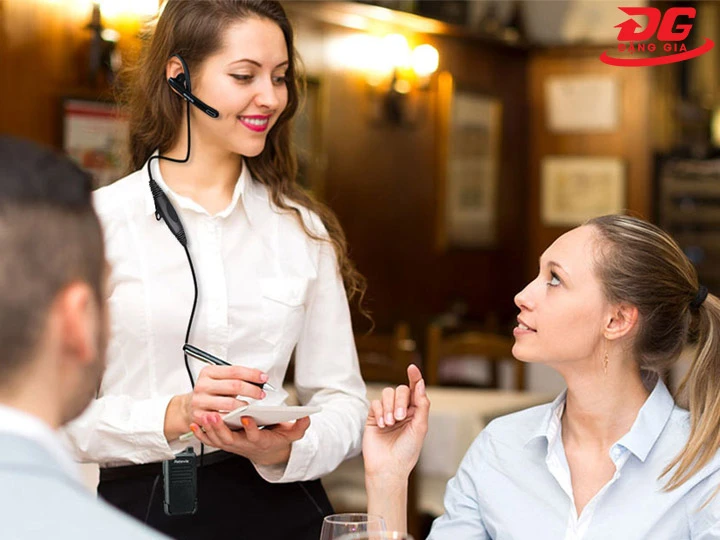 Máy bộ đàm khách sạn làm hài lòng khách