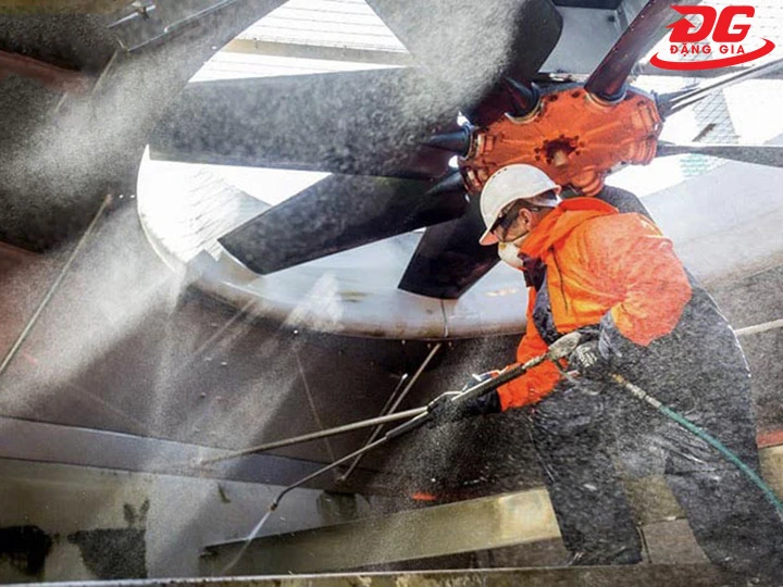 vệ sinh tháp giải nhiệt Liang Chi LBC-1000RT