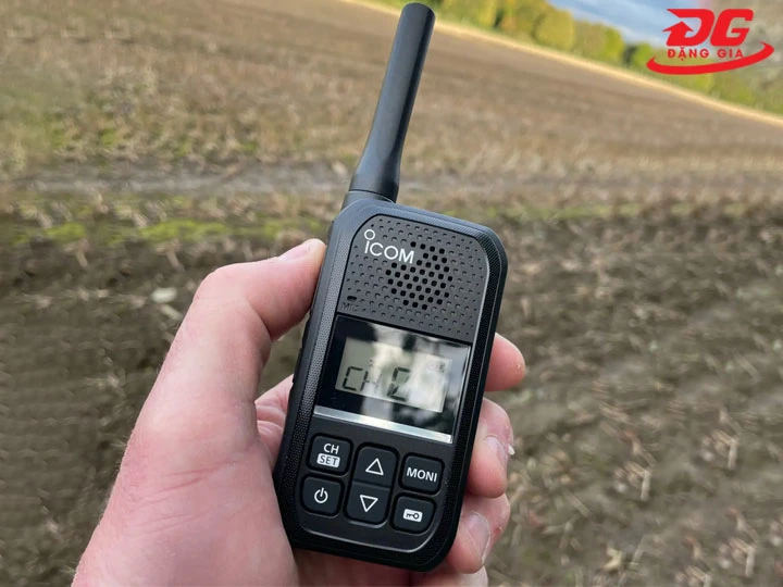 bật tắt bộ đàm Icom