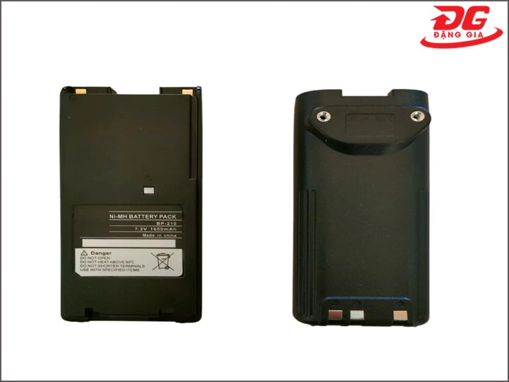 lắp pin cho bộ đàm Icom