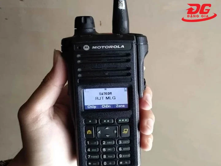 sử dụng bộ đàm radio