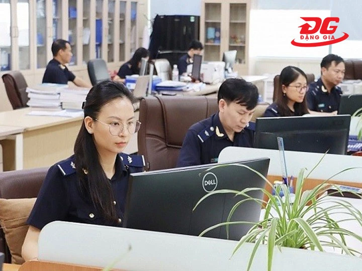 Đến Chi cục Hải quan gần nhất để nhận hướng dẫn cụ thể