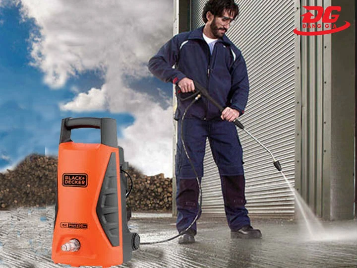 Máy rửa xe BlackDecker xịt rửa sạch
