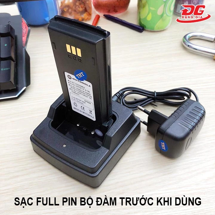 cần sạc đầy pin bộ đàm 15km trước khi dùng