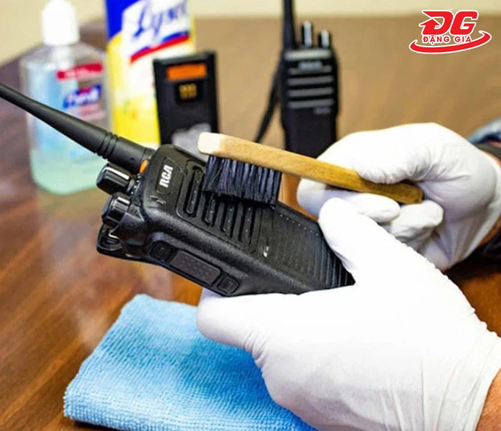 vệ sinh bộ đàm 15km thường xuyên