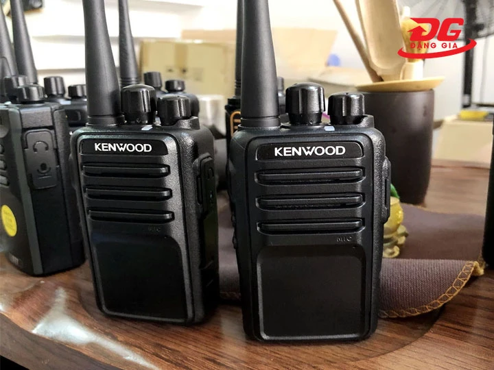 Đầu tư vào bộ đàm của thương hiệu có tên tuổi