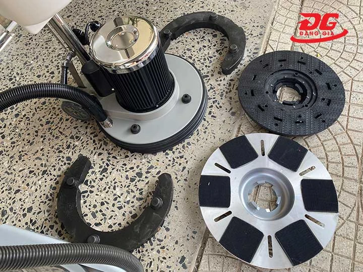 Lựa sản phẩm tích hợp nhiều phụ kiện bàn chà