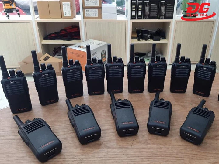 bán bộ đàm Yanton