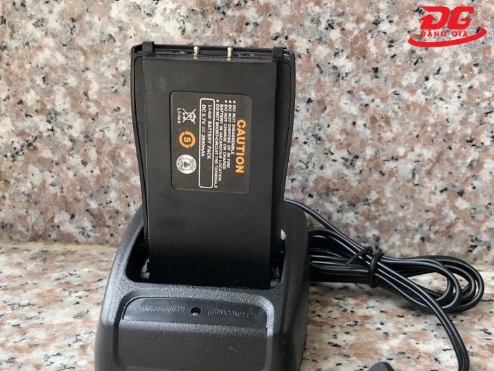 Sạc pin bộ đàm Yanton