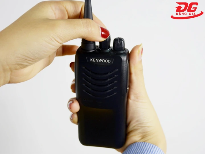 chọn kênh liên lạc máy bộ đàm