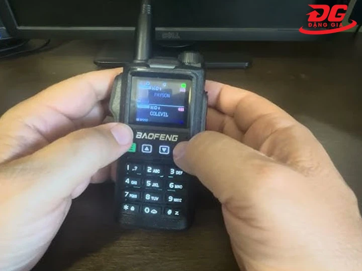 Dùng máy bộ đàm Baofeng UV BF-18V