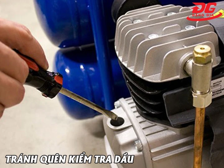 tránh quên kiểm tra dầu máy nén khí 6bar