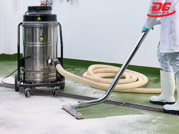 Chọn máy hút bụi công nghiệp Nhật mạnh mẽ