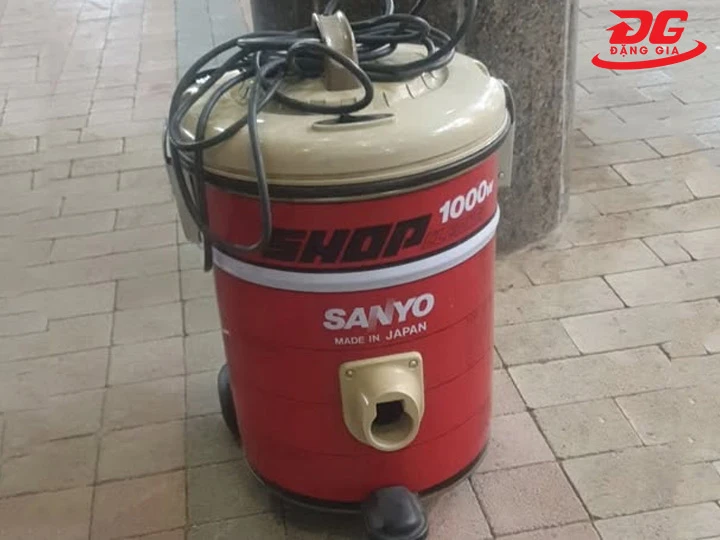 máy hút bụi công nghiệp Nhật Bản Sanyo