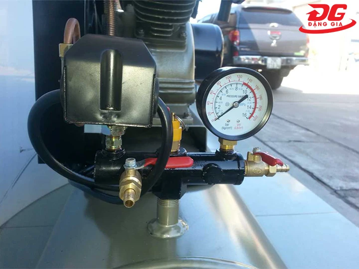 áp suất máy nén khí lên chậm