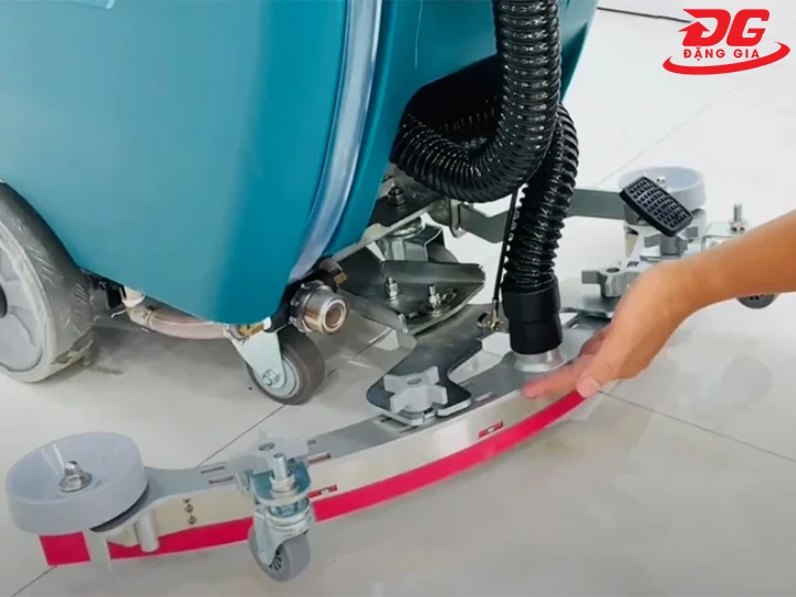 máy chà sàn Kraffer dễ lắp đặt và thay thế