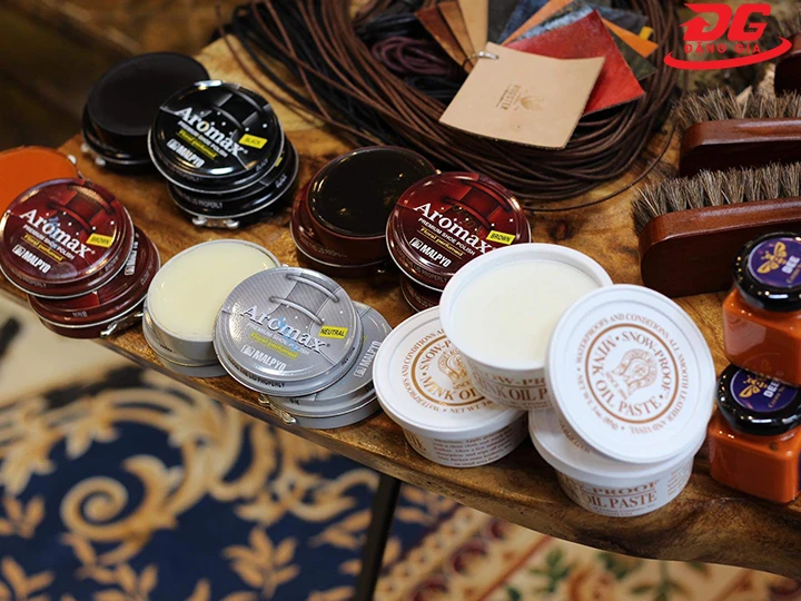 mua trực tiếp tại các thương hiệu xi đánh giày